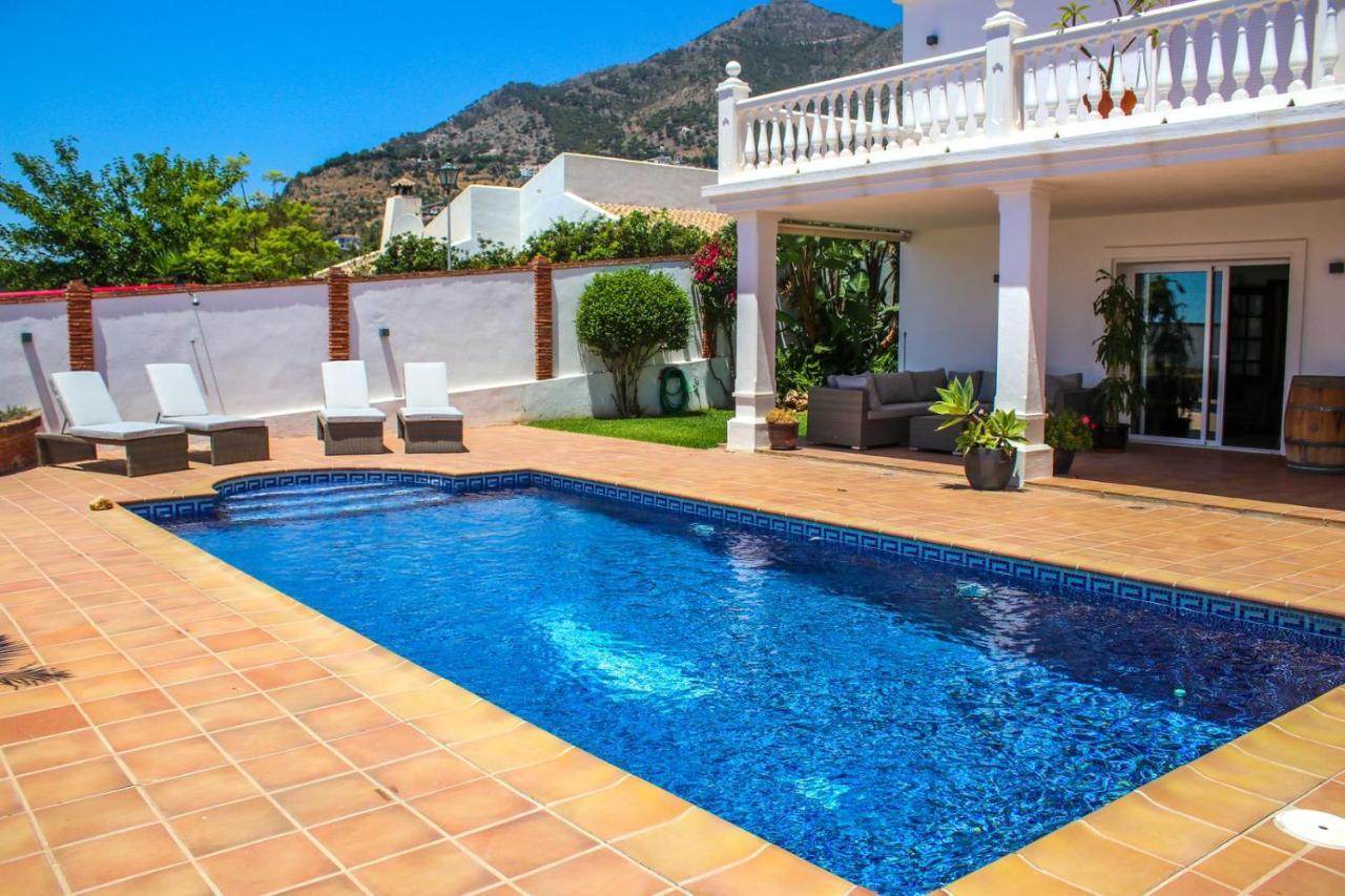 4 Bedroom Mijas Pueblo With Pool & Bbq Villa *