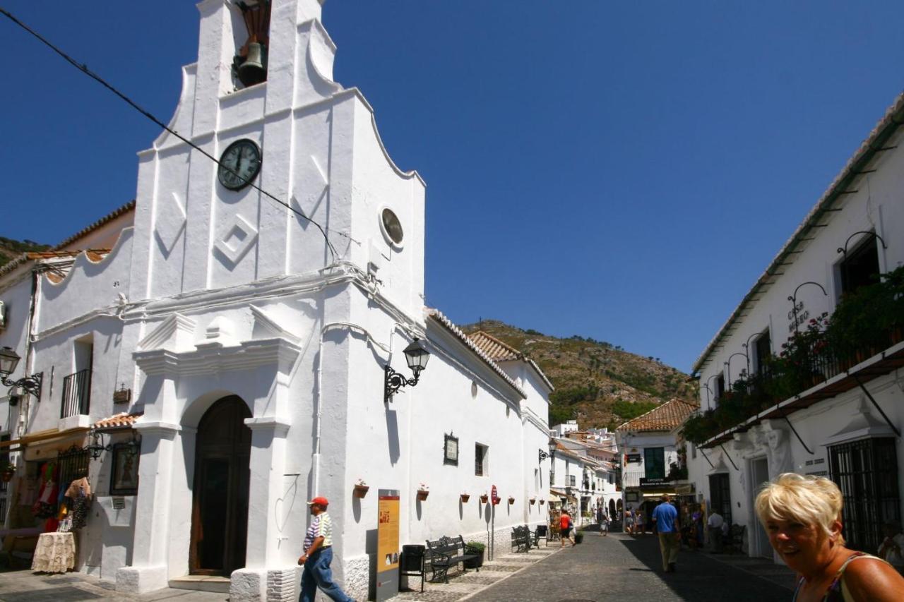 4 Bedroom Mijas Pueblo With Pool & Bbq Villa